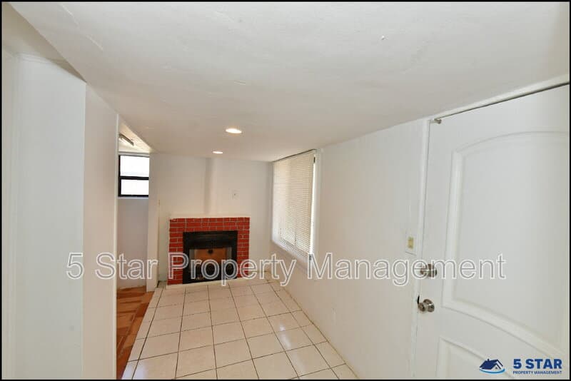 El Paso House: 7817 West Dr
