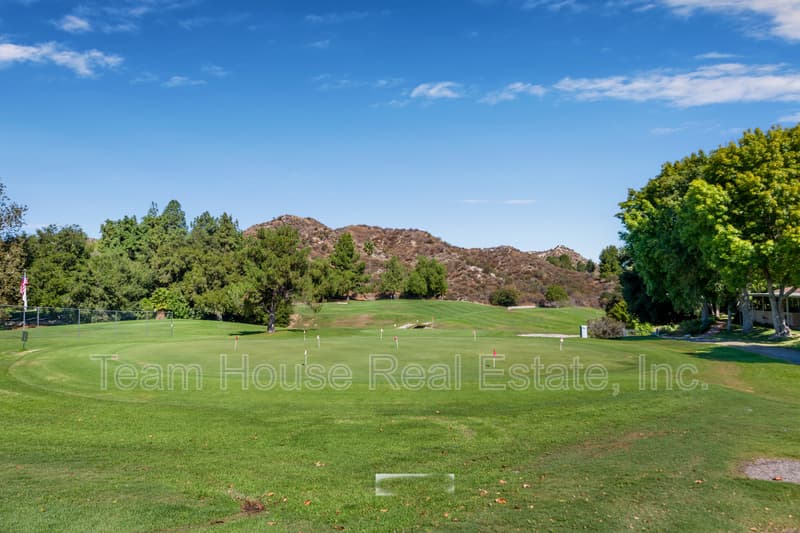 Newhall Condo: 19139 Avenue of the Oaks