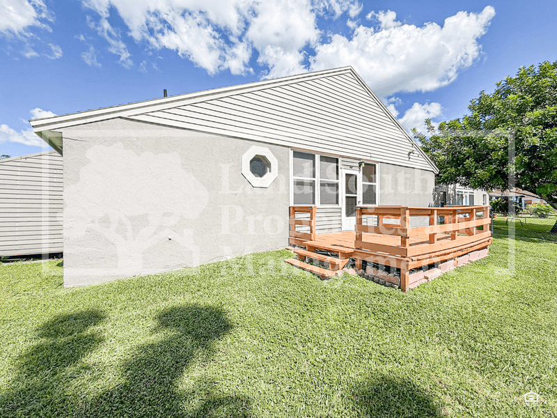 Lakeland House: 428 Emerald Cove Loop