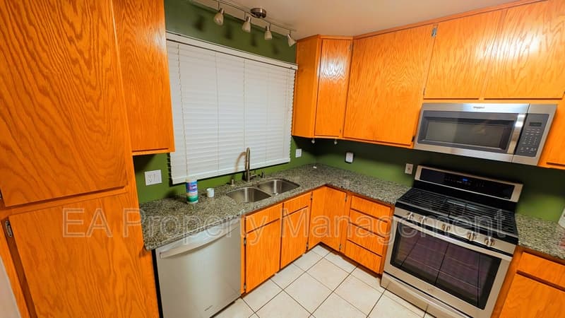 Albuquerque House: 2837 Palomas Dr NE