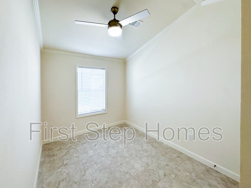 Oak Point House: 153 Cabrera Street