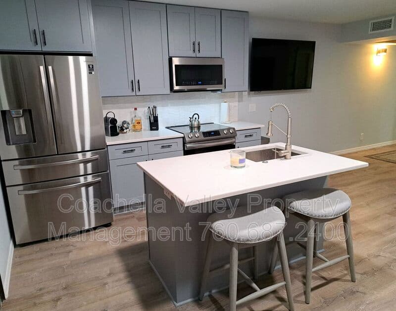 Palm Springs Condo: 5300 E Waverly Dr