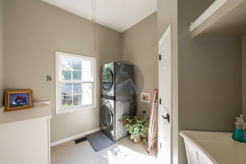 Kennesaw House: 5211 Hadaway Rd NW