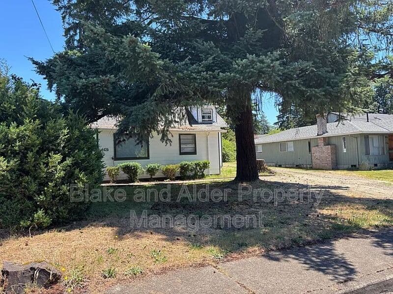 Gladstone House: 1425 Beverly Dr