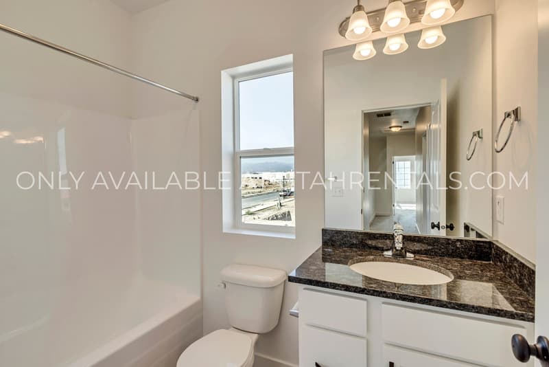 South Jordan House: 11474 S Andover Rd