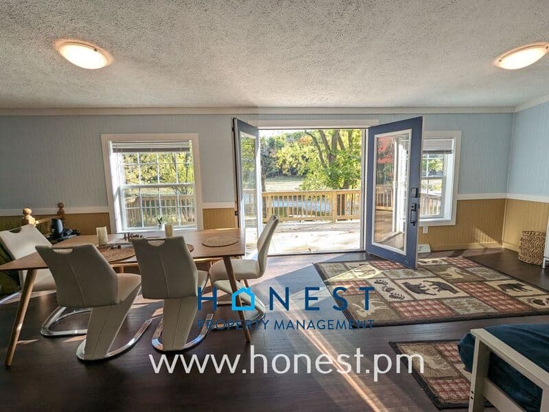 West Gardiner House: 107 Woodland Dr