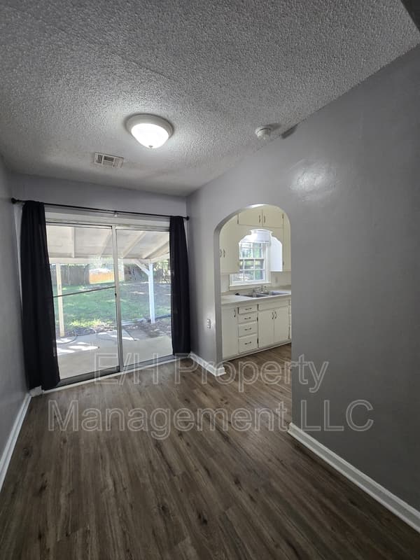 Wichita House: 915 Harding Street