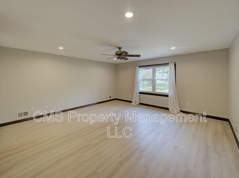 Morganville House: 17 Bauers Ln