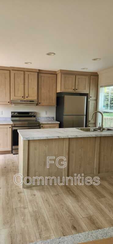 Taylorsville House: 9 Fridays Cir