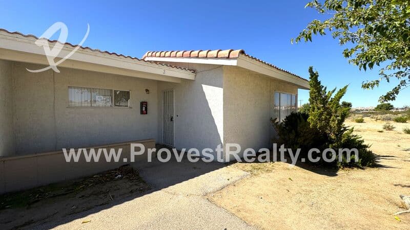Apple Valley House: 18687 Highway 18