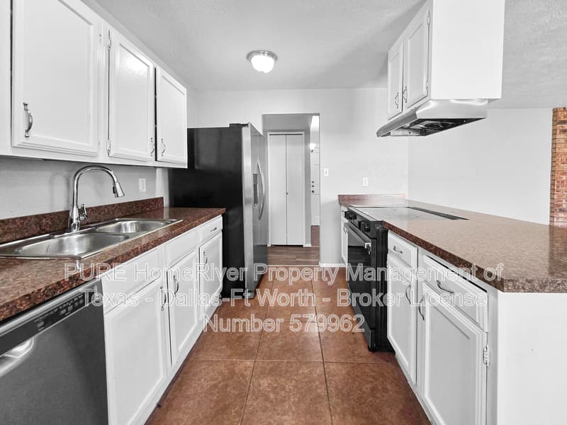 North Richland Hills House: 6905 Mid Cities Blvd
