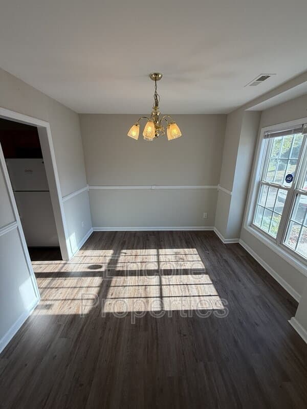 Raleigh House: 4727 Tanglewood Oaks St