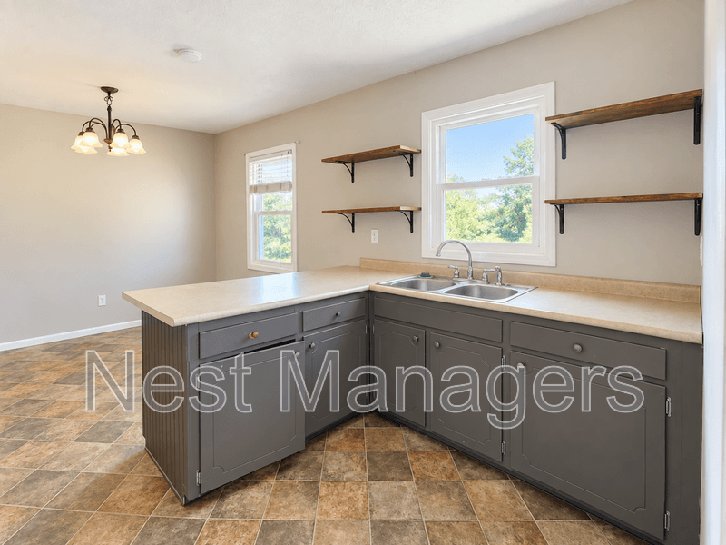 Fayetteville House: 7259 Ainsley Street
