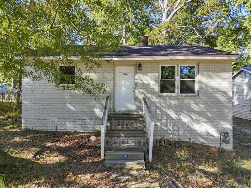 Spartanburg House: 135 Westover Dr