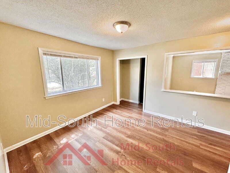 Memphis House: 2452 Debby Dr