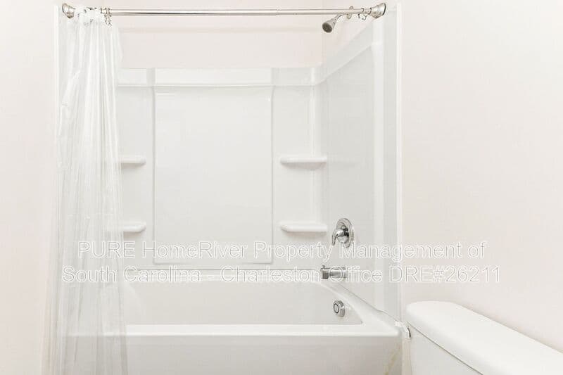 Summerville House: 1305 Scarlett Maple St