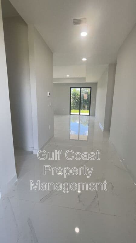 Cape Coral House: 1114 NW 22nd Terrace