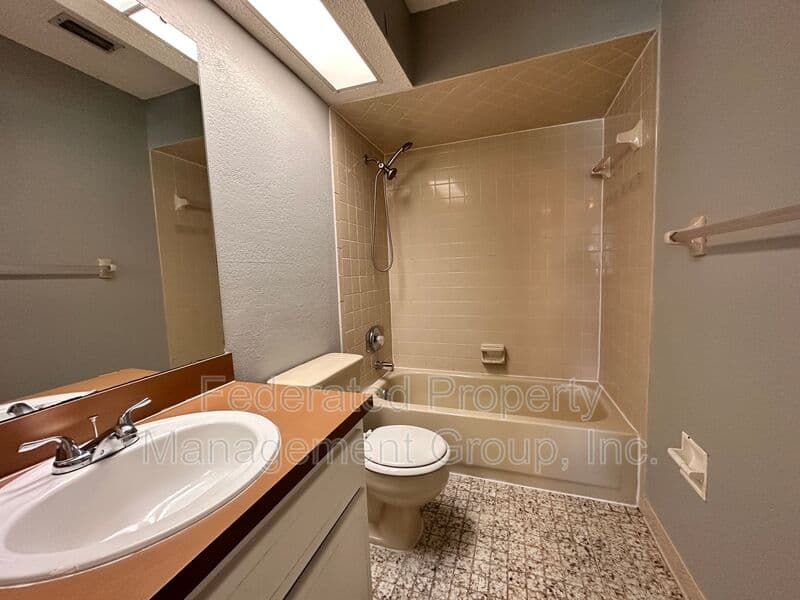 JACKSONVILLE House: 4443 WINDERGATE DR