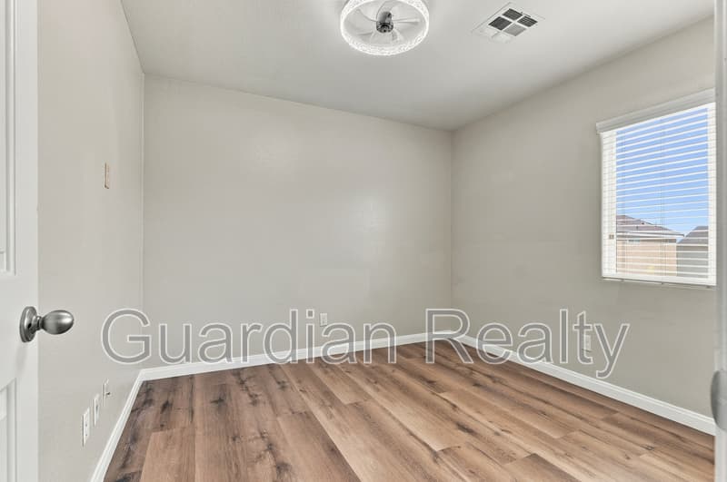 Las Vegas House: 5582 Grinding Rock Way