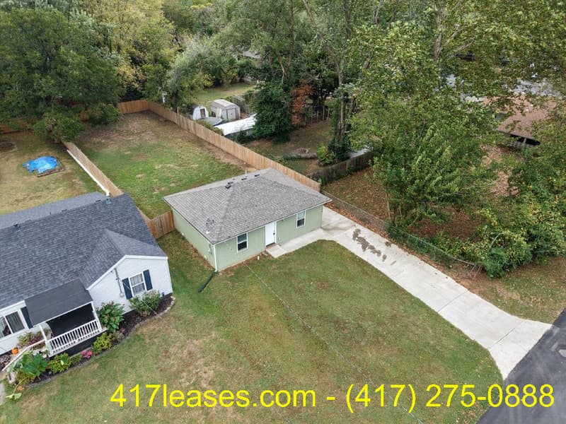 Springfield House: 2618 N Pierce Ave