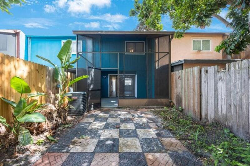 Largo Townhome: 2820 South Pines Drive - 131
