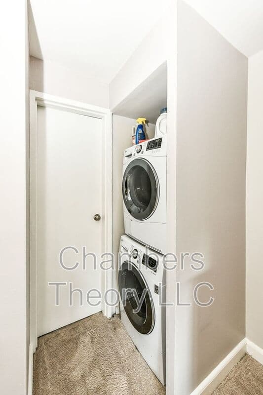 Falls Church Condo: 445 Hampton Ct
