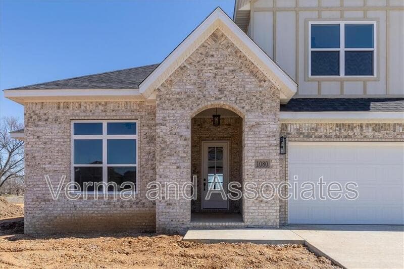 Centerton House: 1050 Whistler St