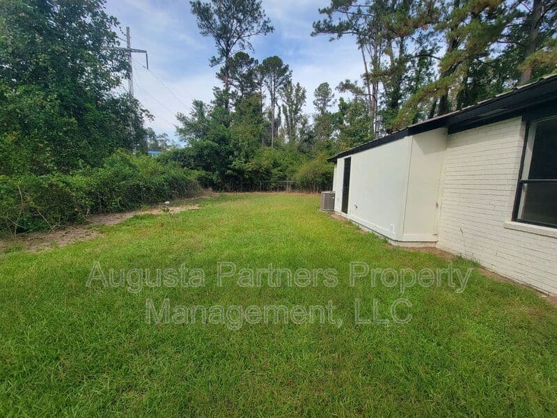 Augusta House: 3619 Abbey Road