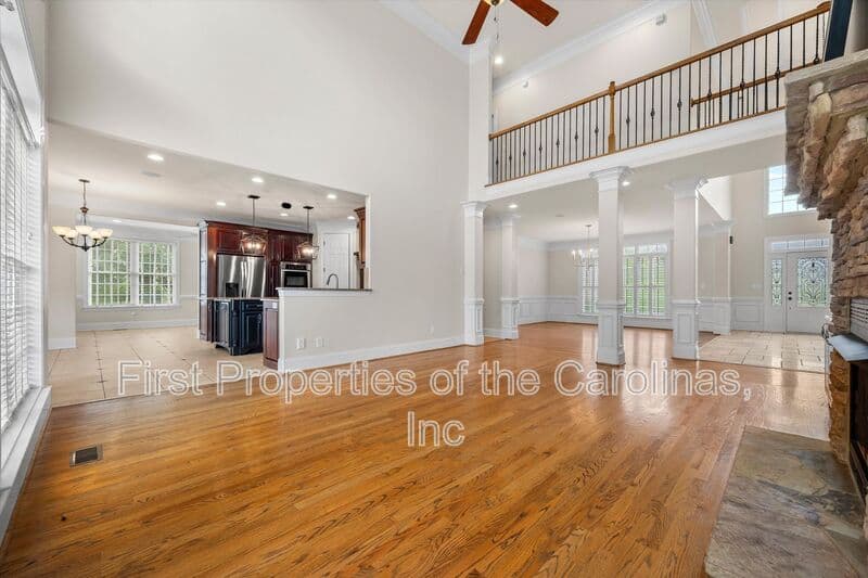 Lake Wylie House: 334 Stone Cliff Lane