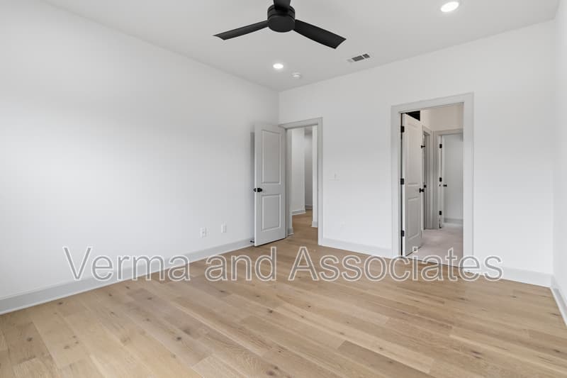 Centerton House: 1071 Whistler St