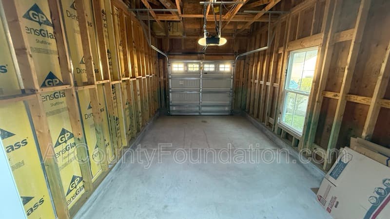 Summerville House: 612 Southview Lane