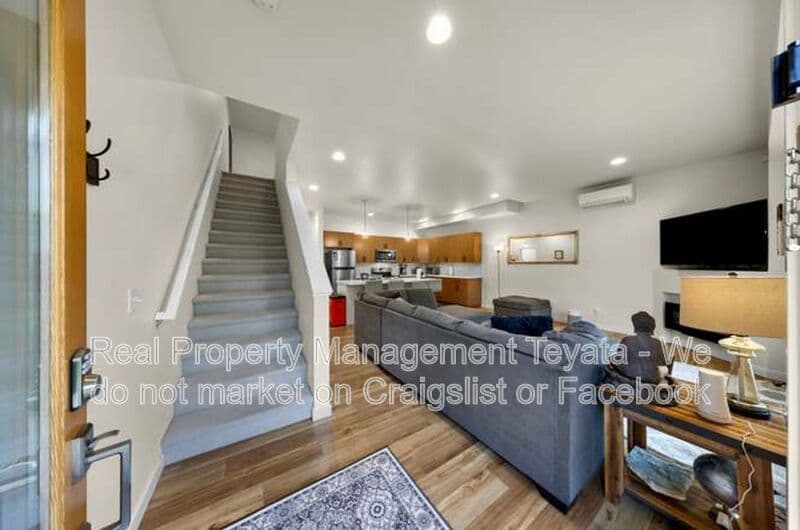 Bellingham House: 4228 Braeburn Ln