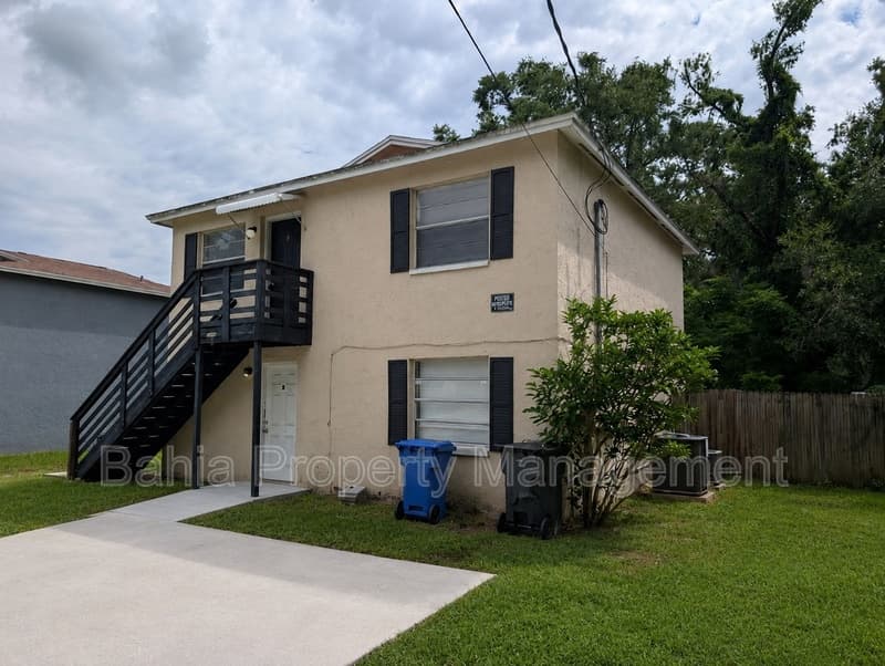 Tampa House: 3307 N 77th St