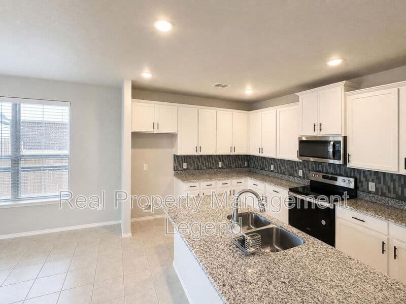 Denton House: 5601 Portola Ln