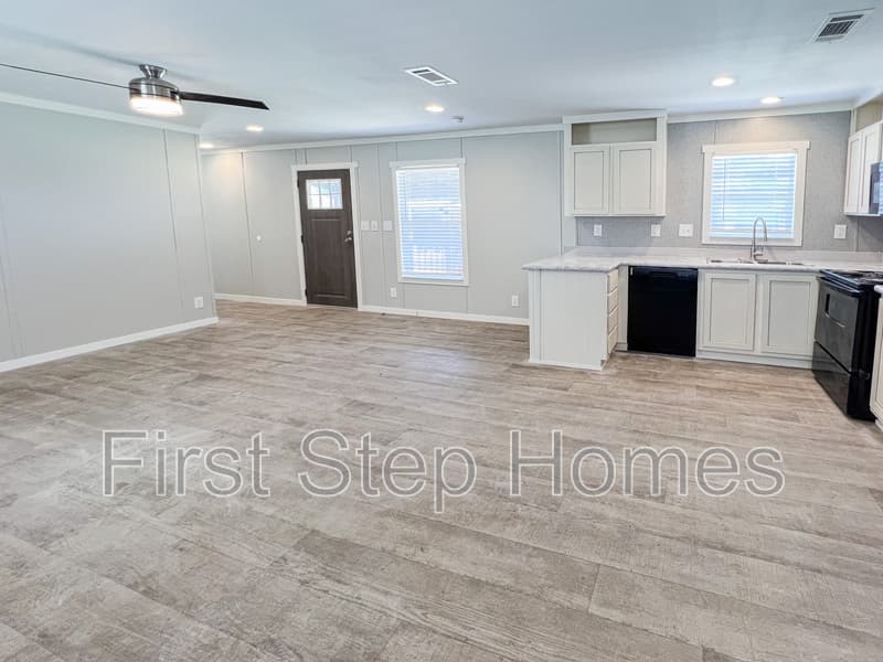 Tyler House: 1021 Conchas St