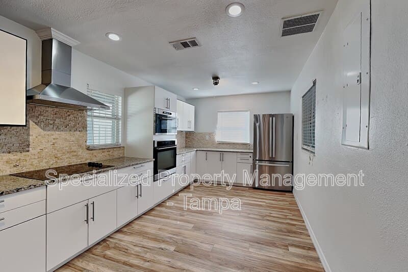 Tampa House: 311 W Fern St
