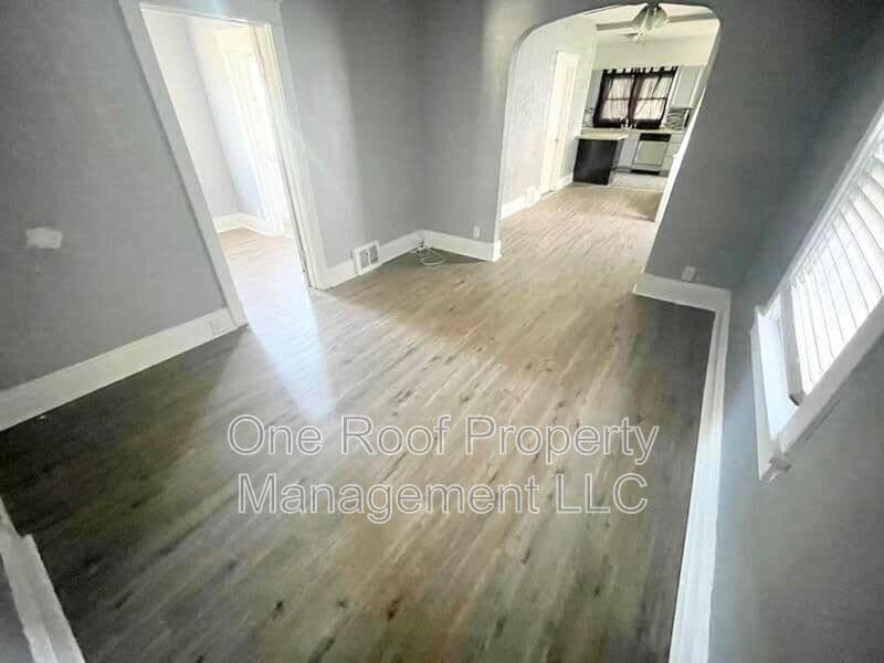 Kansas House: 447 N Lawndale Ave