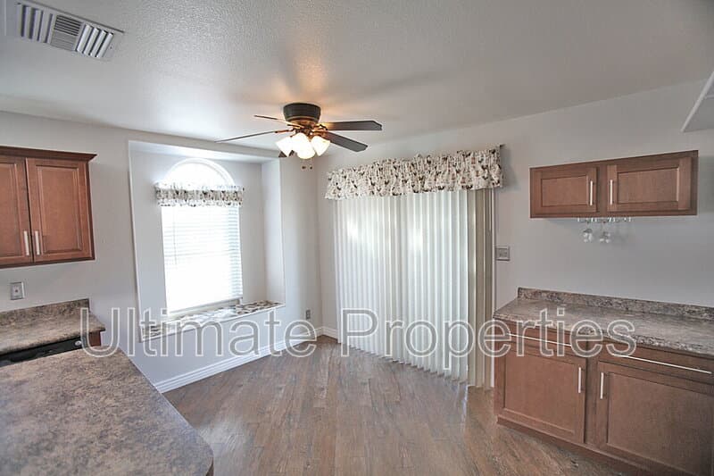 Peoria House: 8140 N 107th Ave
