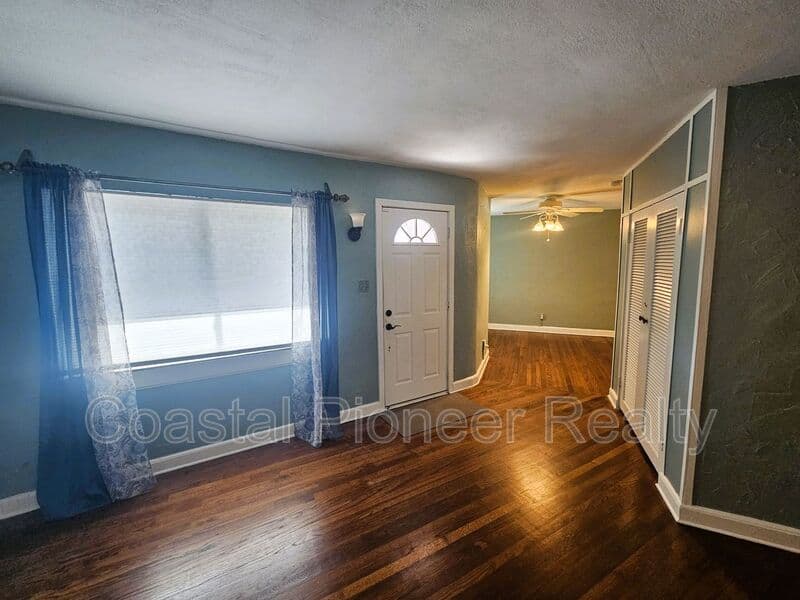 Tampa House: 7301 N 13th St
