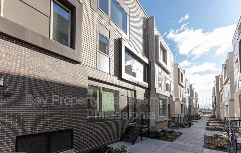 Philadelphia House: 2108 Kensington Walk