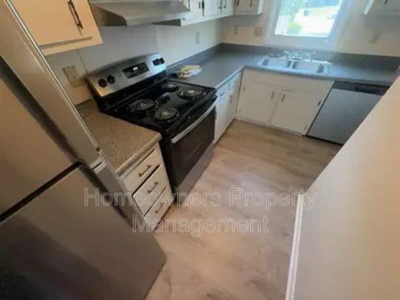 Fayetteville House: 421 Kirkcaldy Ct