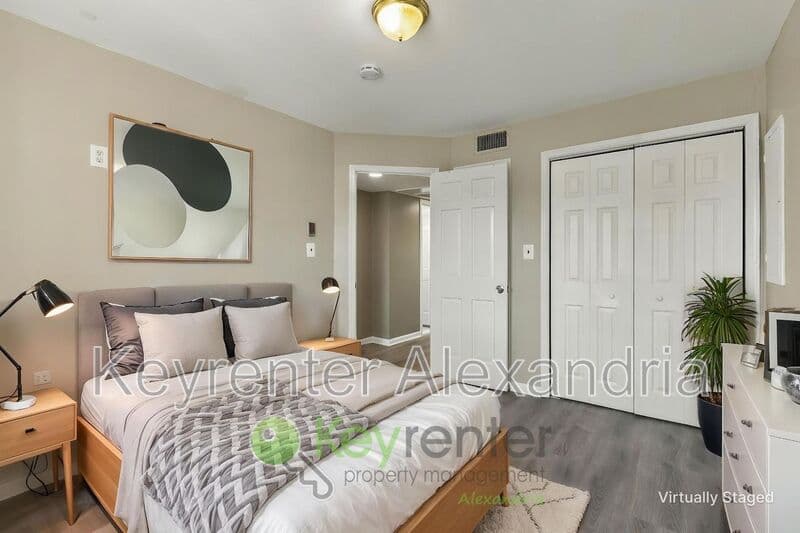 Alexandria Condo: 220 N Saint Asaph St