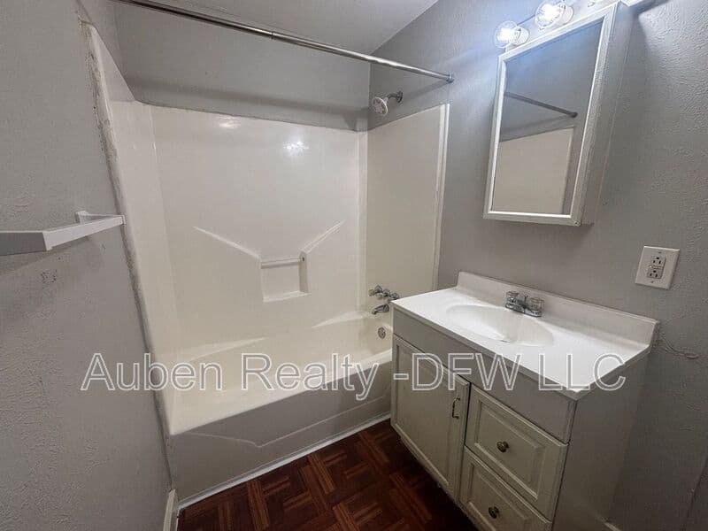 Denton Condo: 521 Ruth Street