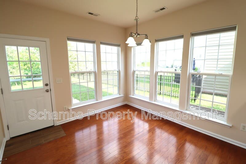 Raleigh House: 12554 Honeychurch St