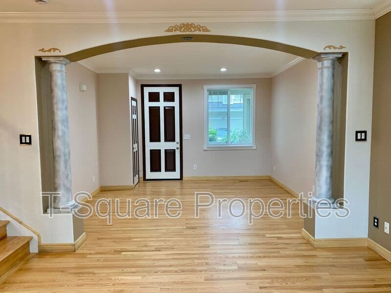 Renton House: 17805 110th Pl SE