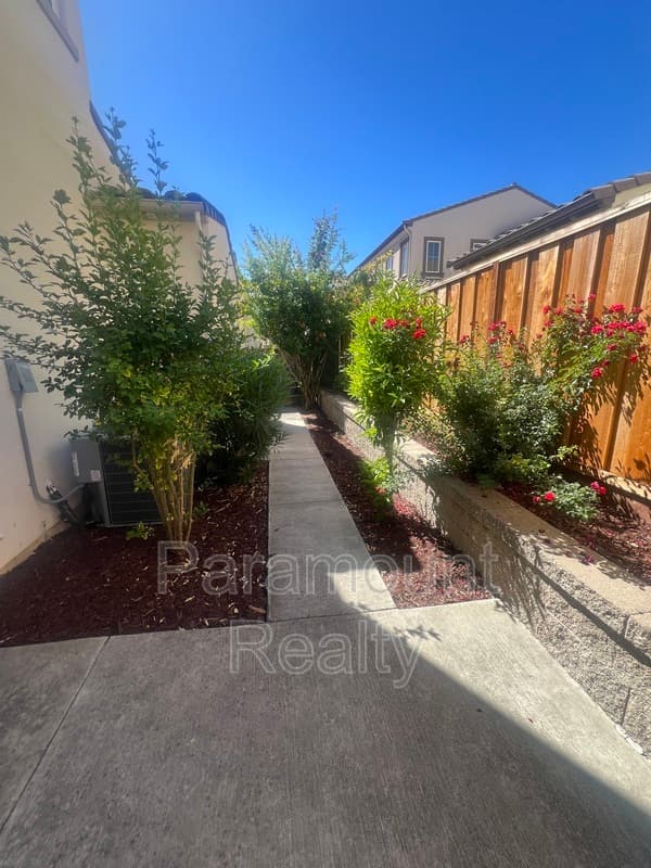 San Ramon House: 2017 Tarragon Rose Court