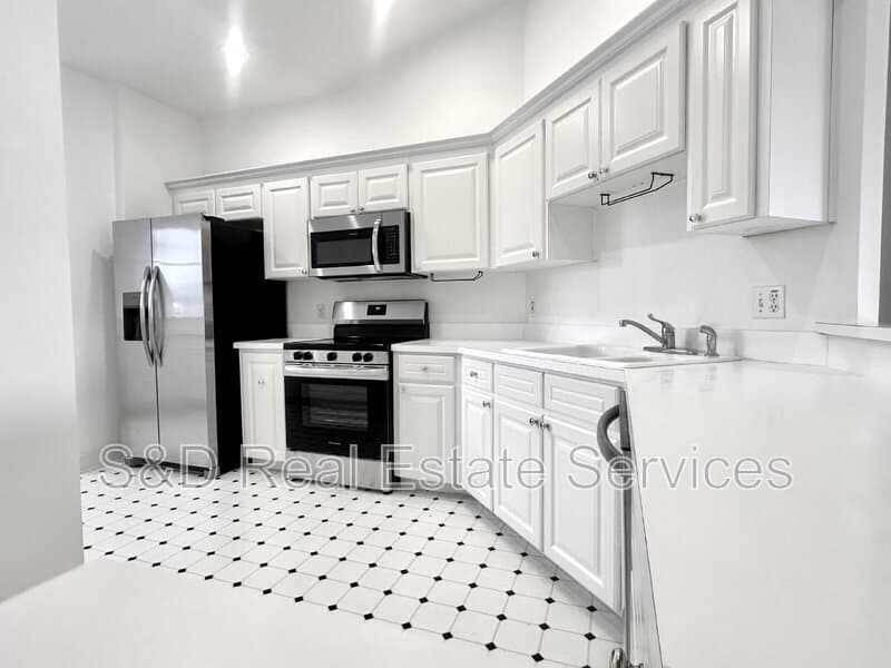 Lakeland Condo: 447 Enclave Place