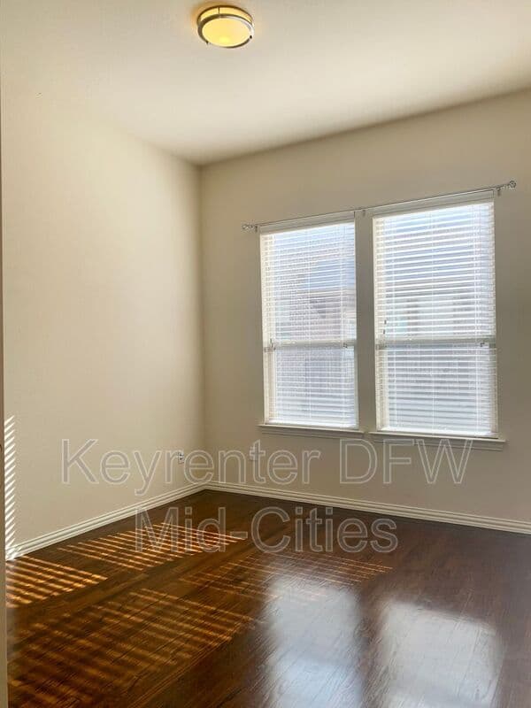Irving House: 6463 Las Colinas Blvd