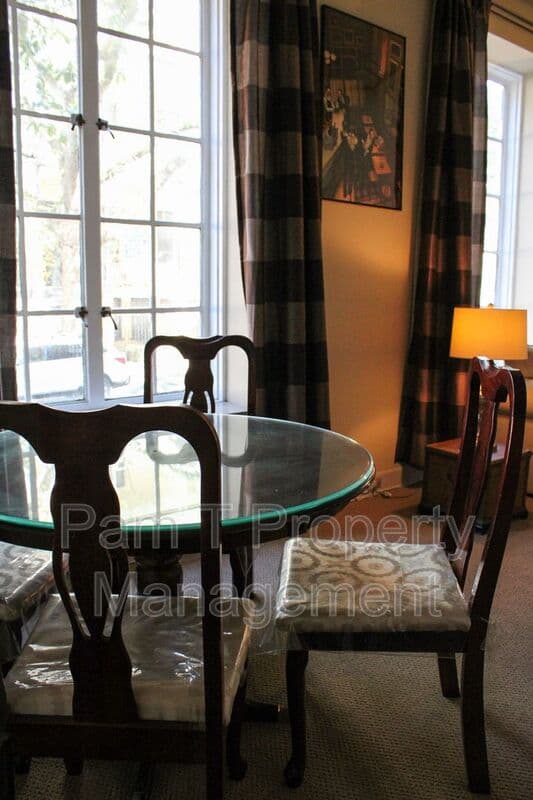 Savannah Condo: 321 Abercorn St.