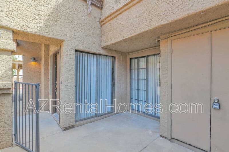 Tempe Condo: 819 N College Ave #I-121